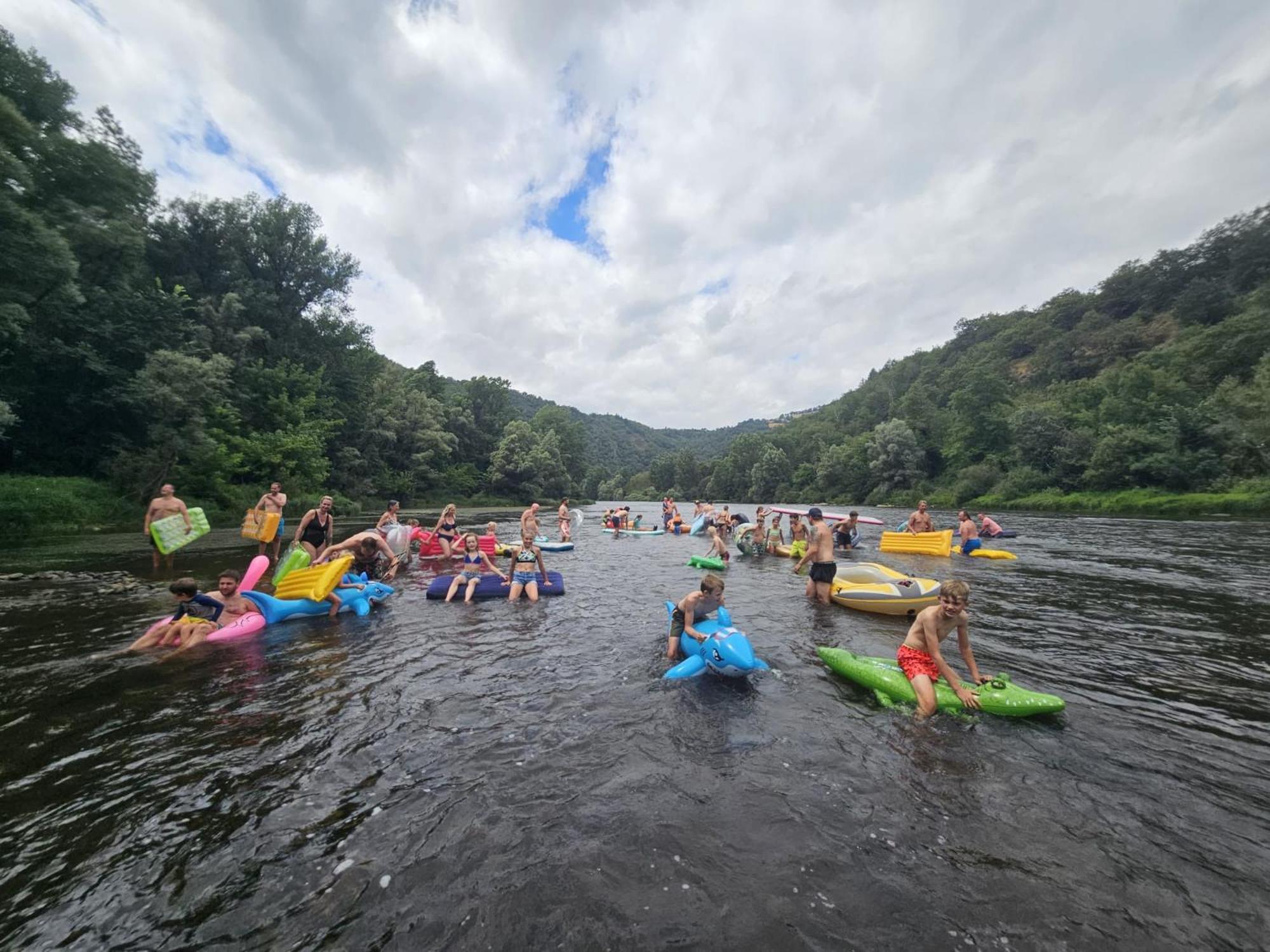 Camping Pittoresque Saint-Parthem ภายนอก รูปภาพ