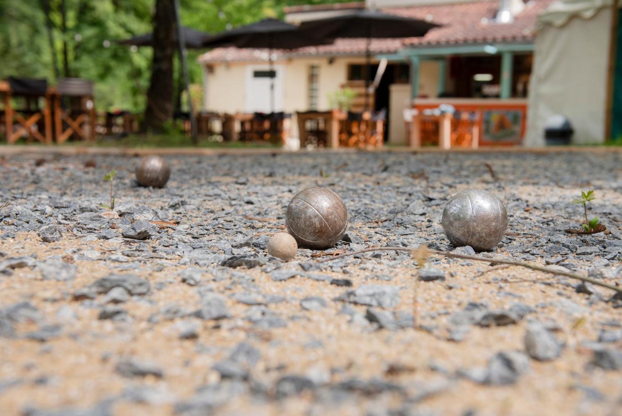 Camping Pittoresque Saint-Parthem ภายนอก รูปภาพ